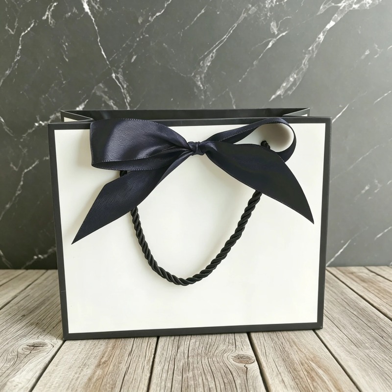 Zwart-wit kraftpapieren cadeau - Event Party Box recensie en prijs